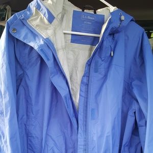 NEARLY NEW! LL Bean Womens Rain Coat